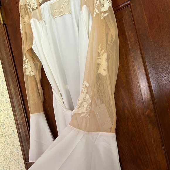Robed with Love white bridal robe - Picture 3 of 5